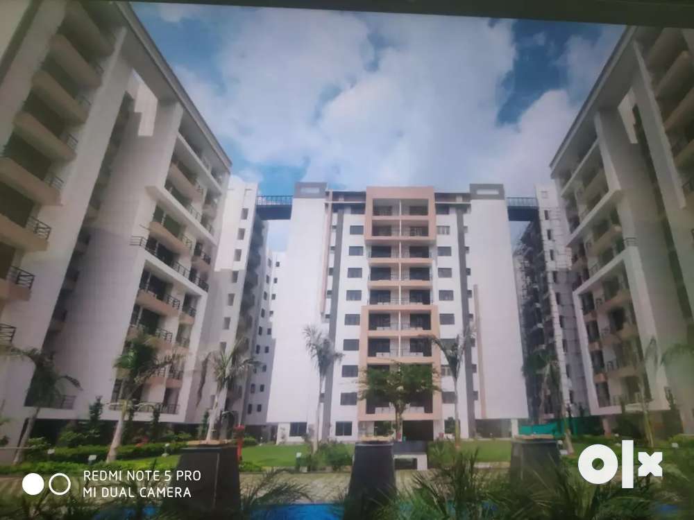 For sale 2&3 bhk luxury flat also available with servent quater