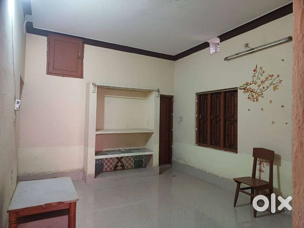 1 room with attached bathroom available for working professional