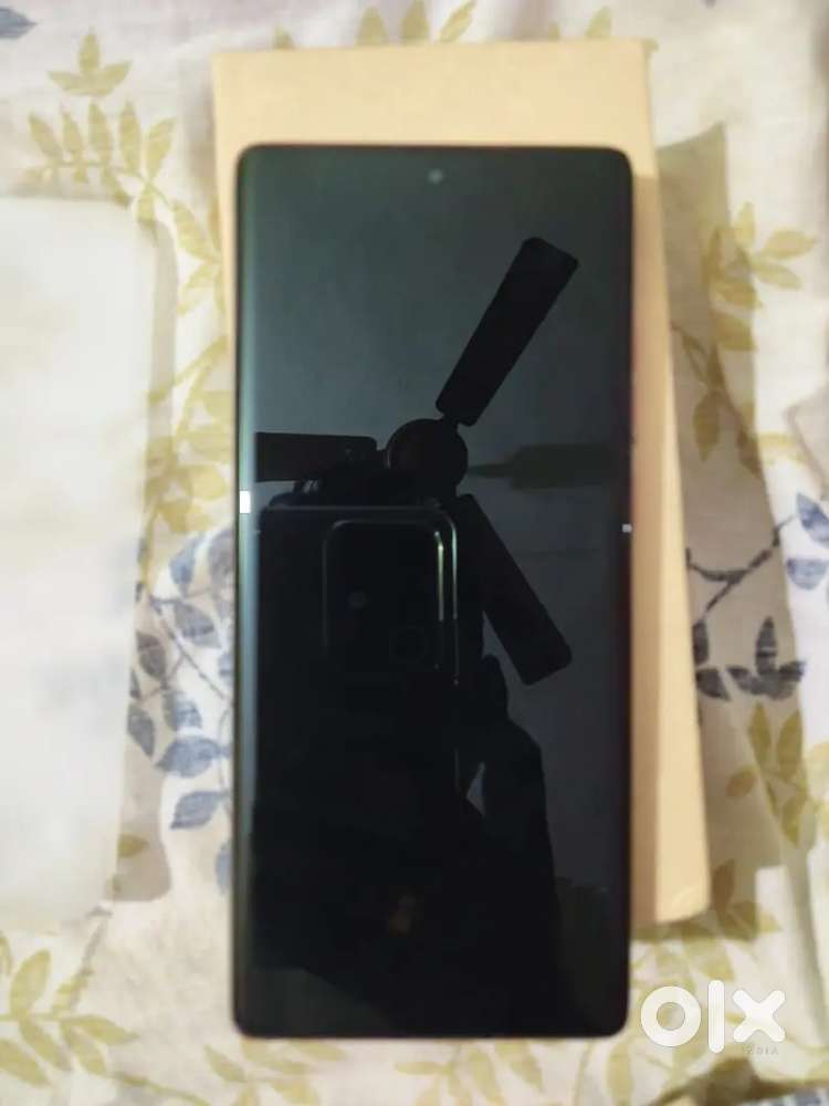 Motorola G85 5G with Charger