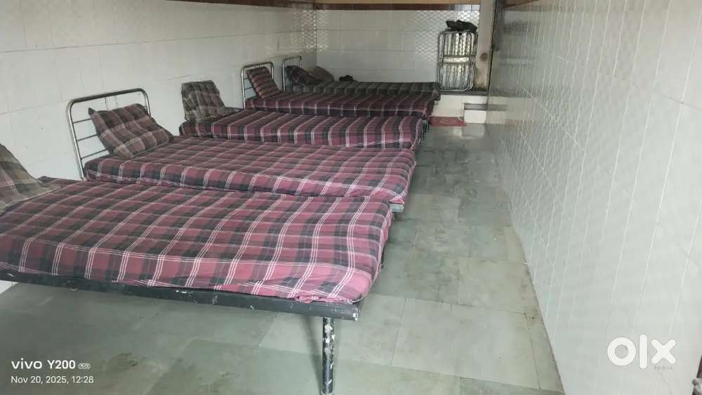 5 to 6 person easy stay room for u can use as a pg or a godown