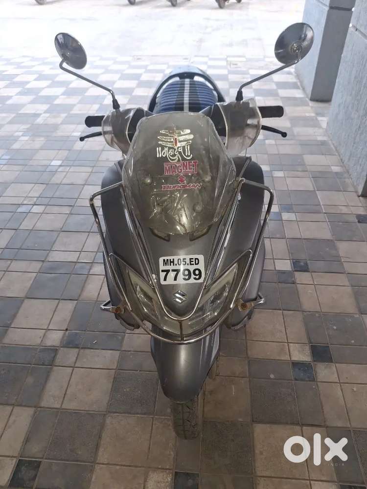 Burgman street 125 maat grey