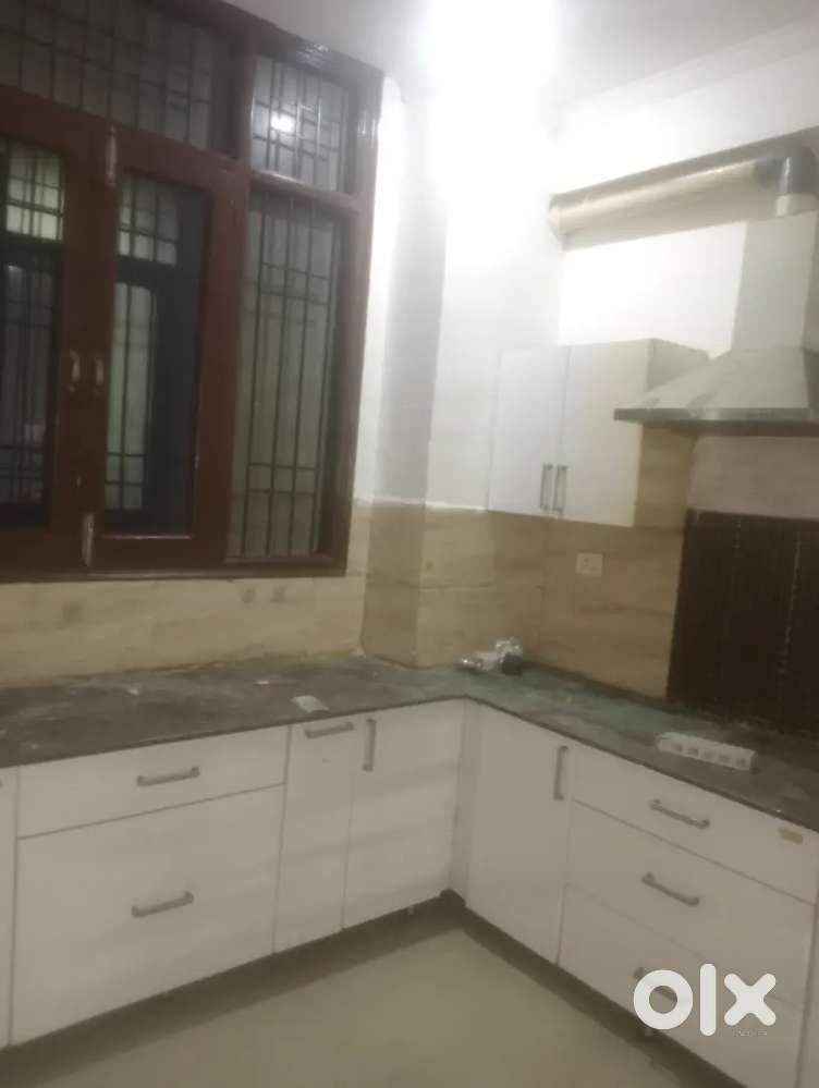3bbk semi furnished flat