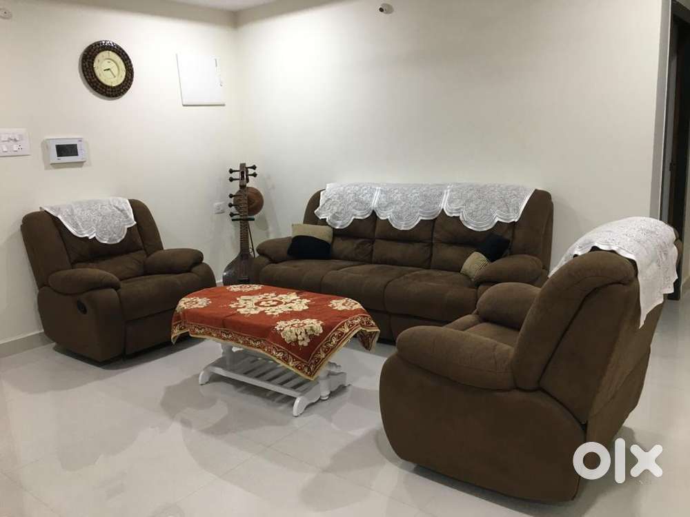 Super furnished 3BHK flat with 2 ACs in prime seethammadhara for rent