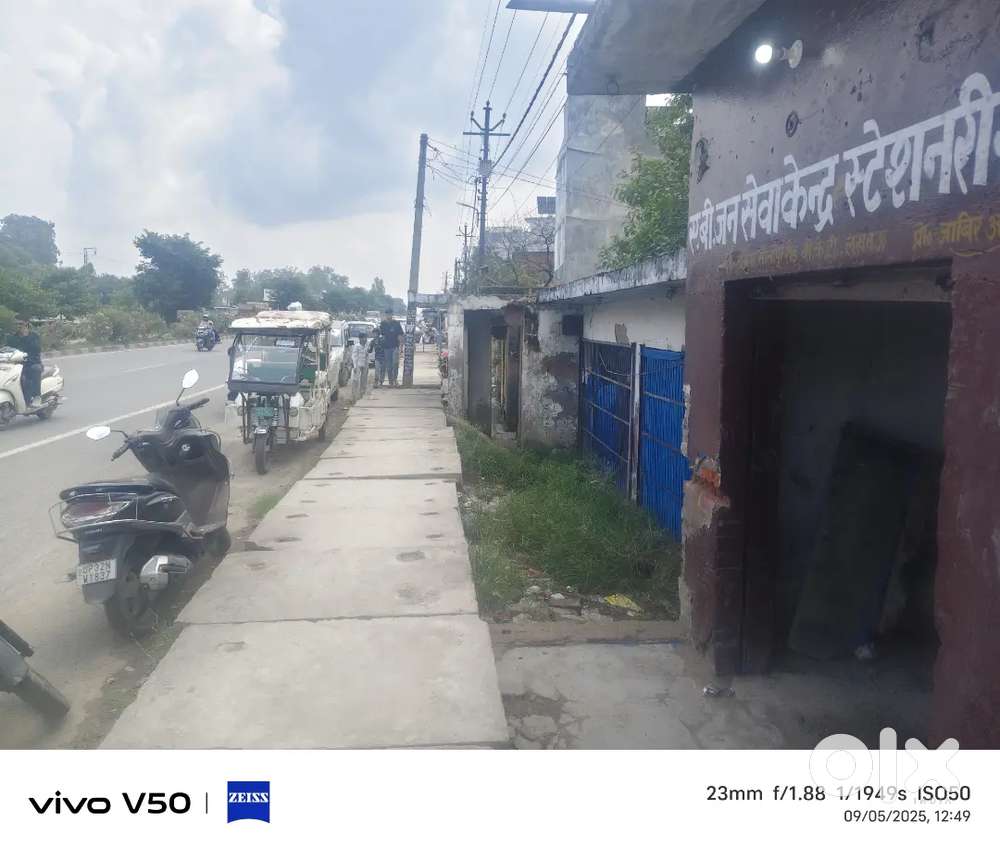 Commercial space Main road pr hall godaam kiraye pr available hai