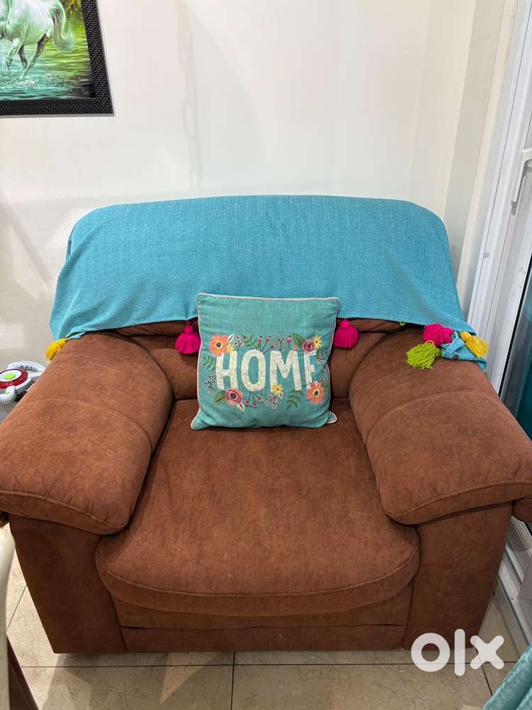 Damro make single sofa @ ₹7500