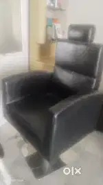 Saloon chair