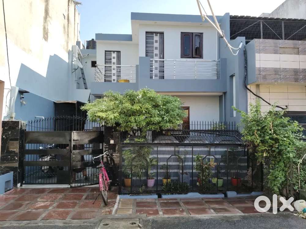 A Ready to Move house in Avas Vikas 1st, DM Road, area 122 sq meter.