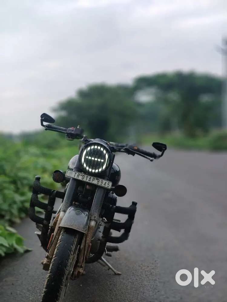Classic 350 bs6 colour-Glossy black