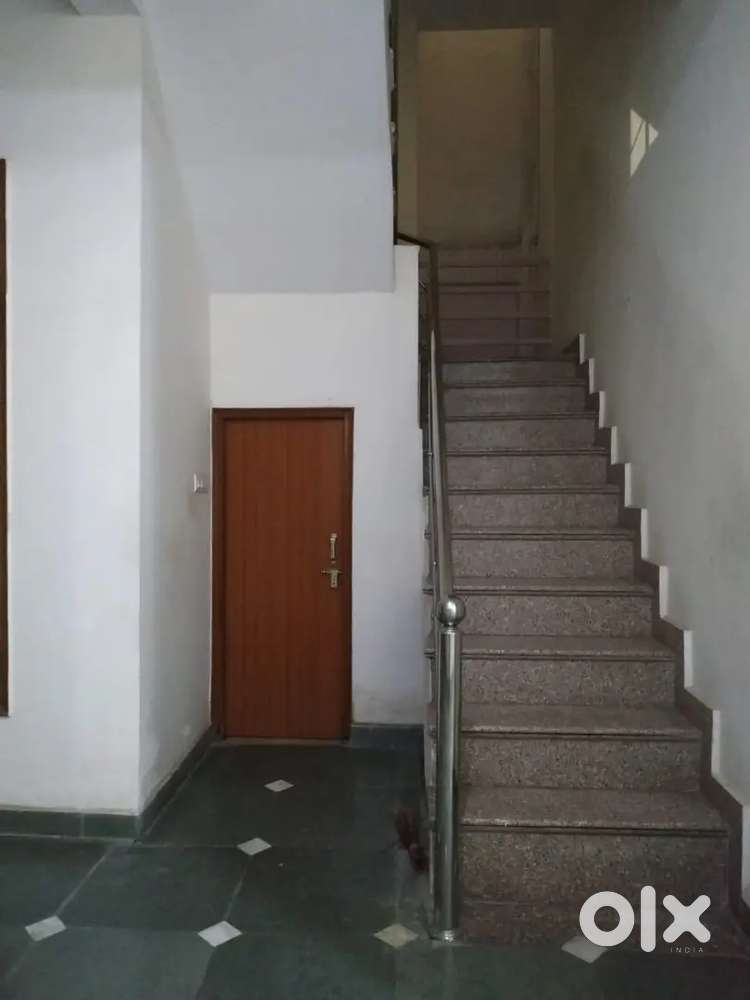 1 ROOM SET AVAILABLE FOR RENT IN SARITA VIHAR