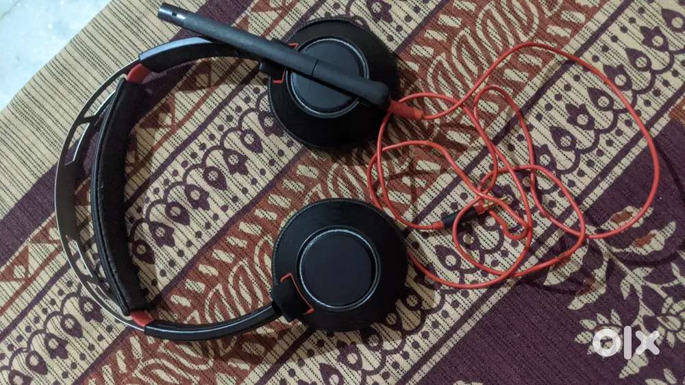 Plantron headphones and jbl headphone