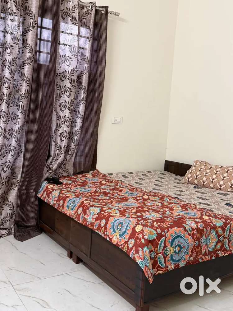 1rk rooms furnishd for girls and family near highway samsung smart