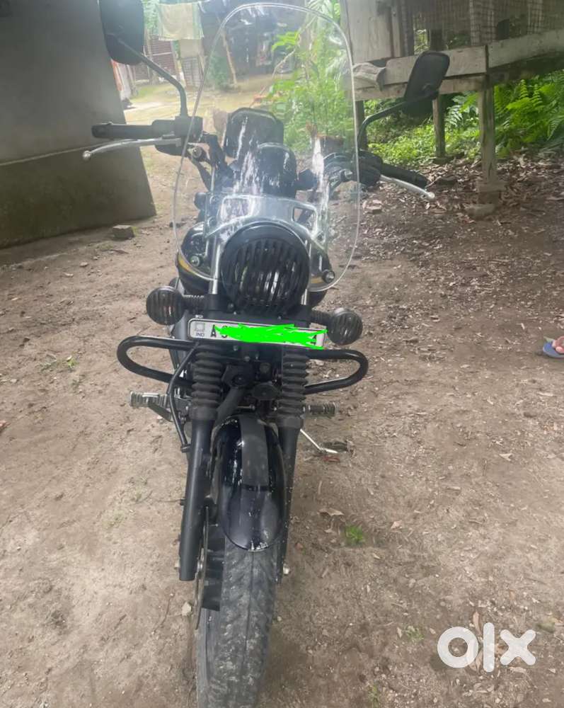 Bajaj avenger 150 street