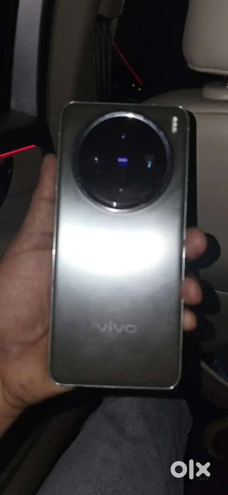 Vivo x200.    12/256