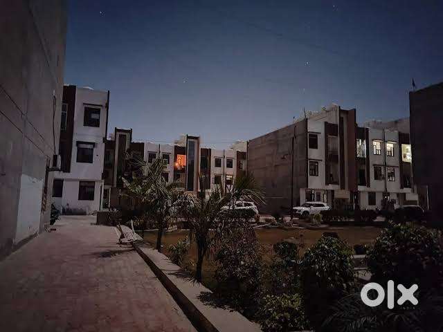 Well maintained good looking Society me 2bhk available for rent