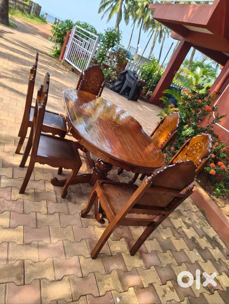 Dining table with 6 chairs