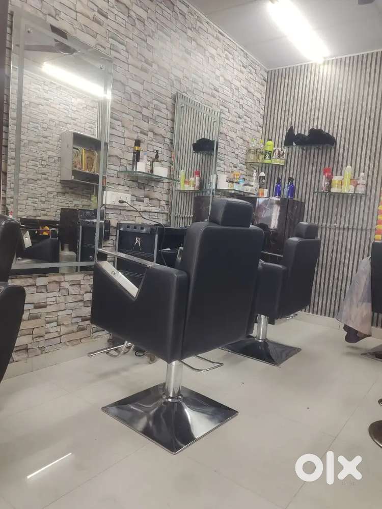 Male hairdresser and chemical service