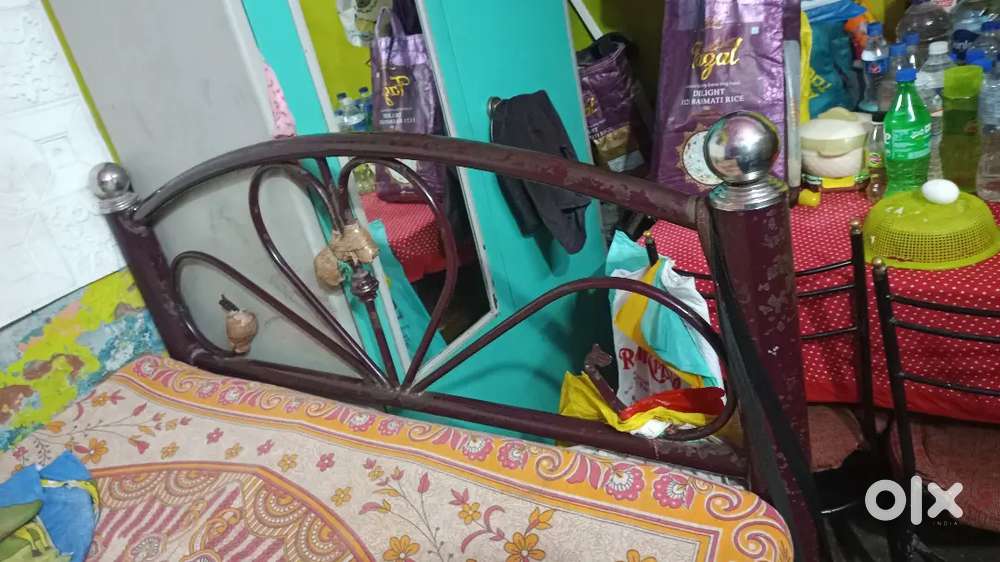 Iron bed in good condition
