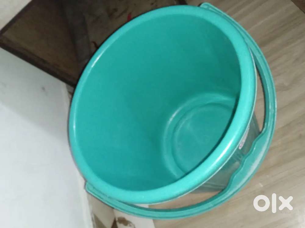 To bath a new like bucket just a month old