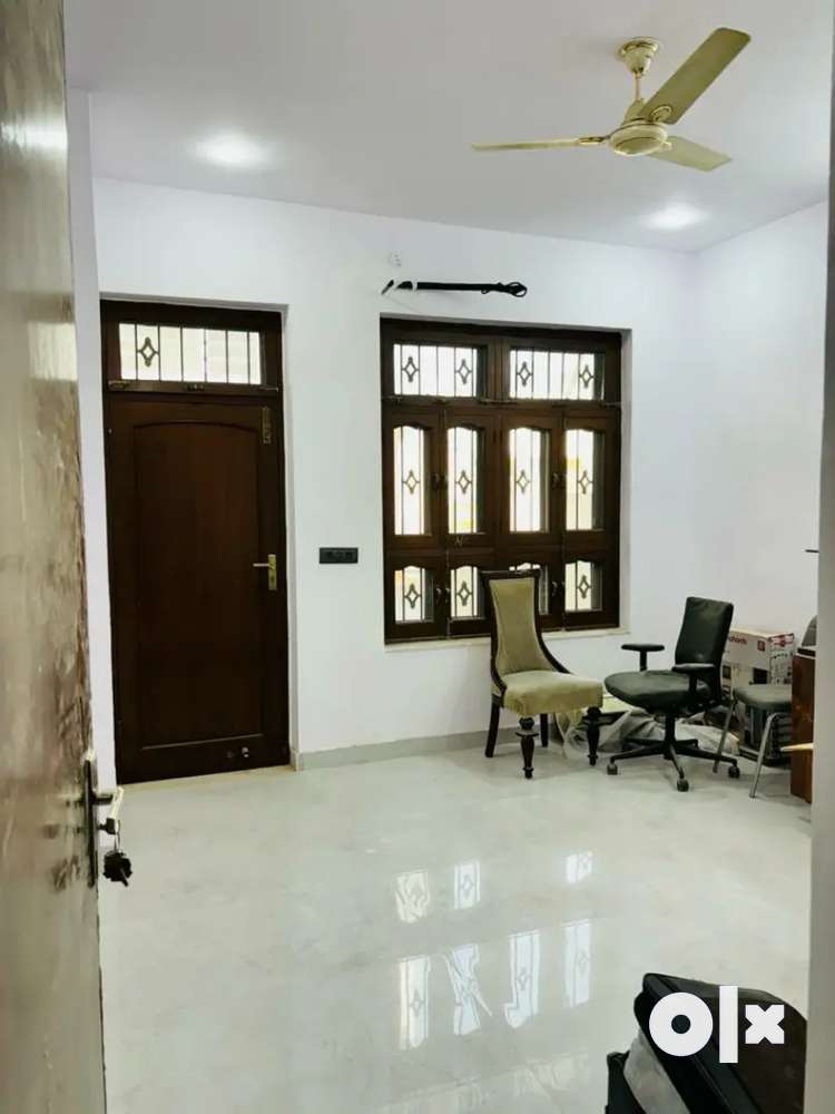 Fully furnished 3 bhk flat in sector 31 near Google building