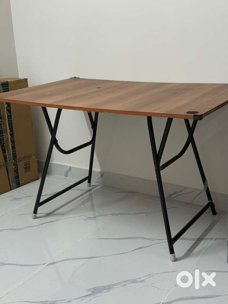 Foldable Computer / Study Table – Sturdy, Spacious & Easy to Store