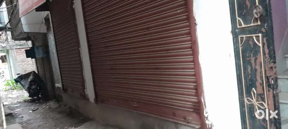 30c bus stand. 2 sater