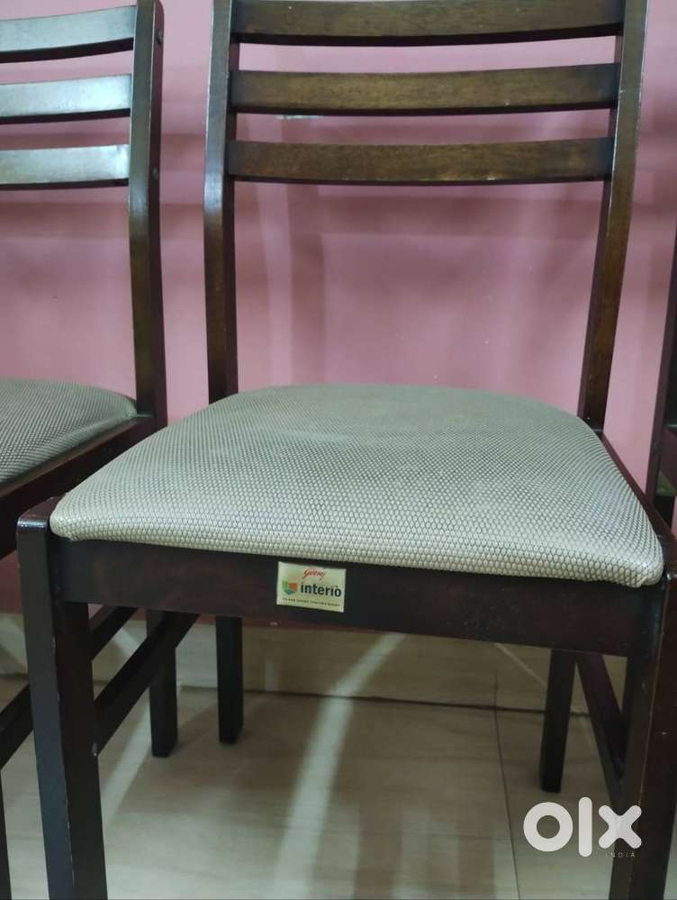 Godrej interior Dining table with 4 chair and washable cushion