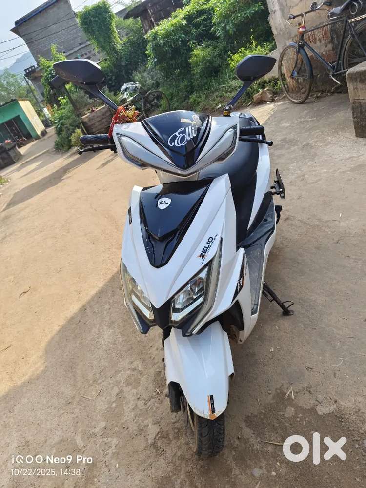 Zelio lithium  battery Scutty white  colour
