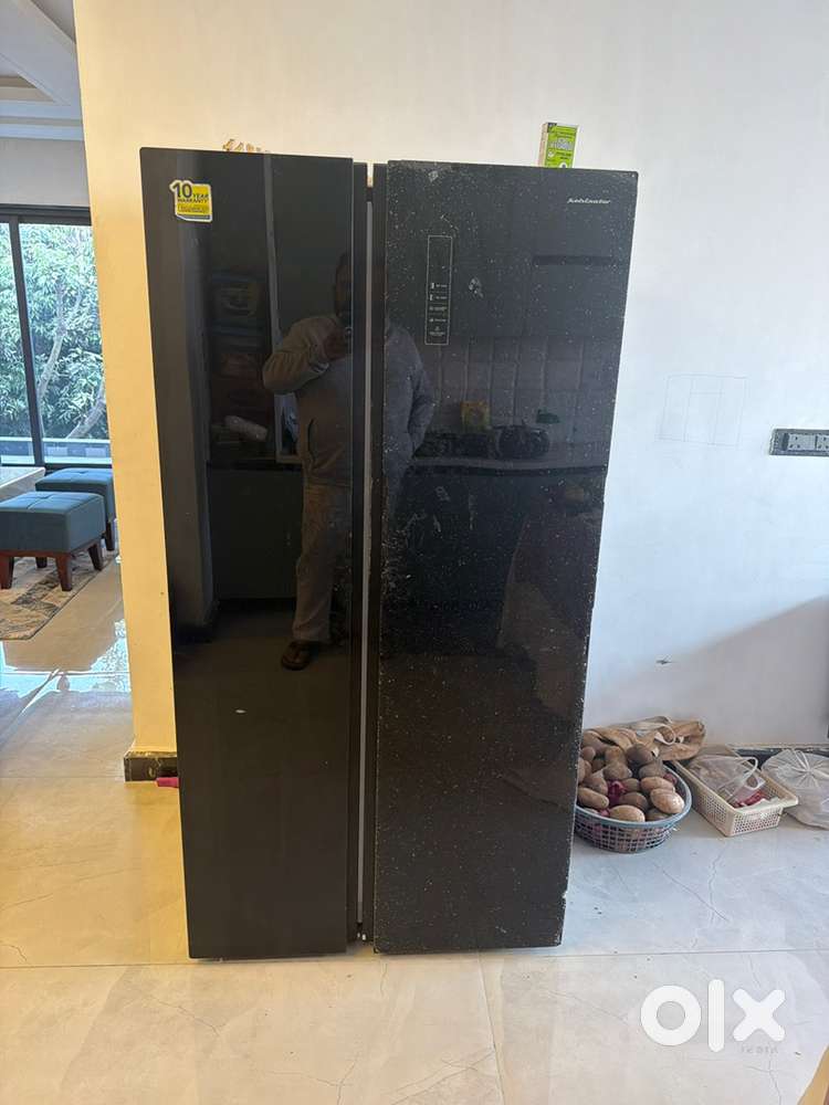 Side by side door fridge working condition one side front glass broken