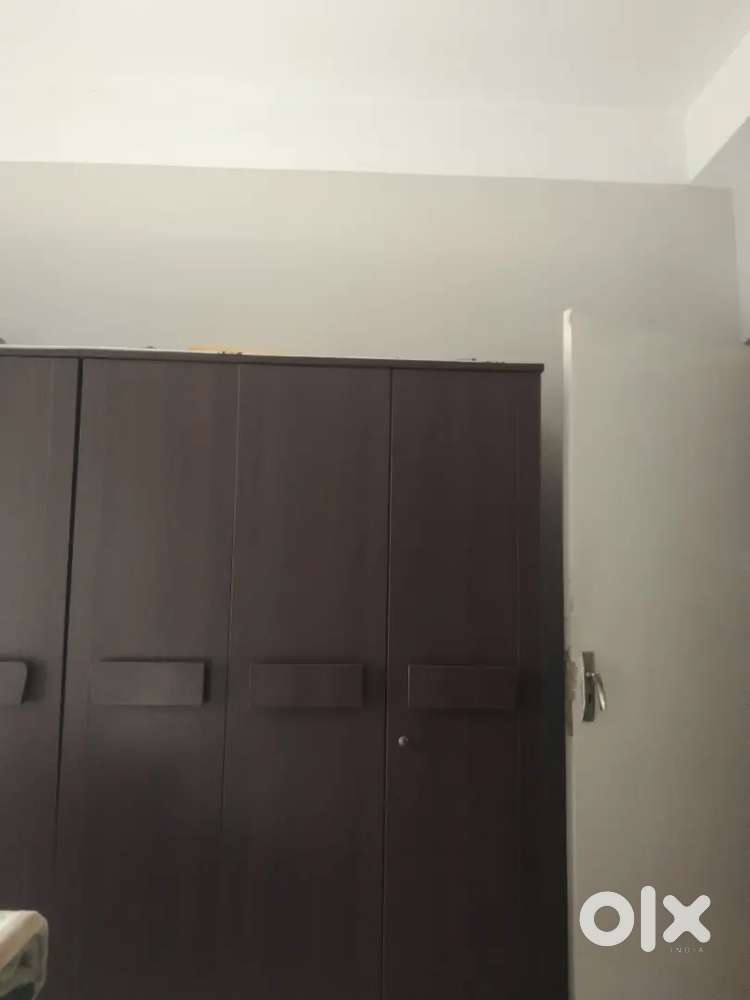 3 BHK OLD FURNISHED FLAT FOR SALE