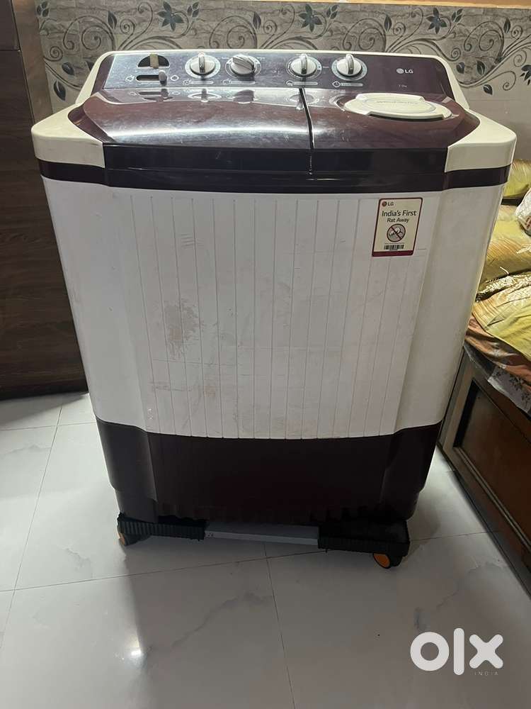 LG 7.0 kg Semi-Automatic Top Loading Washing Machine (Burgundy)