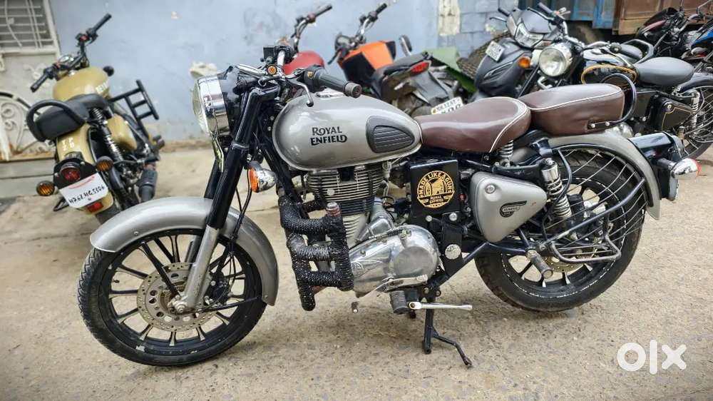 All type Bullet classicBS4 Bs6 and sport bike available in Burhanpur