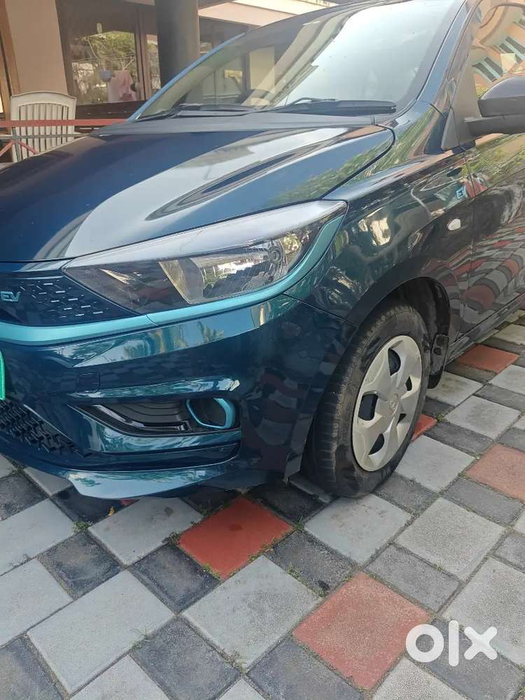 Very good battery health and in well maintained... Single hand use