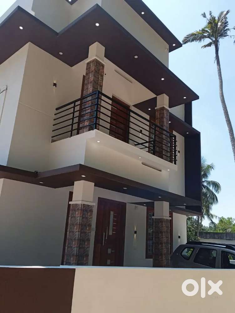 New double storied house for sale near Koliyakkode Jn.