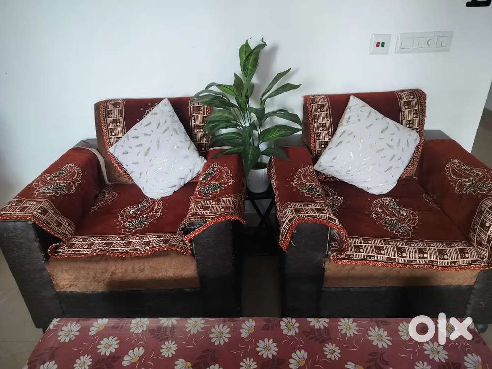 5 Seater Sofa with sofa cover and cushion free