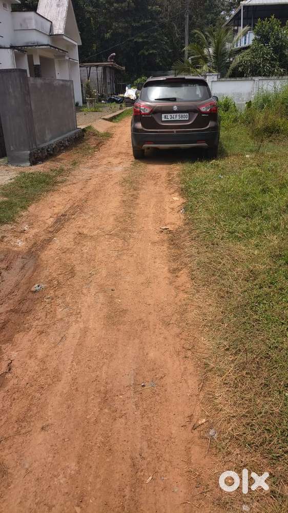 Urgent sale 6 cent plot availabale in west koratty