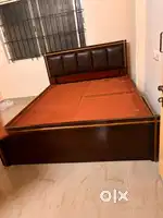 5/6.5 qeen size luxury bed with out storage