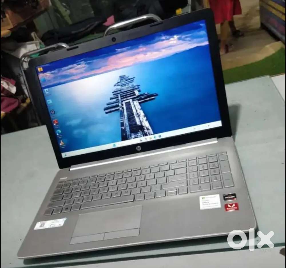Hp laptop AMD Ryzen 5 with Radeon graphics core 16GB RAM 256gb SSD Win