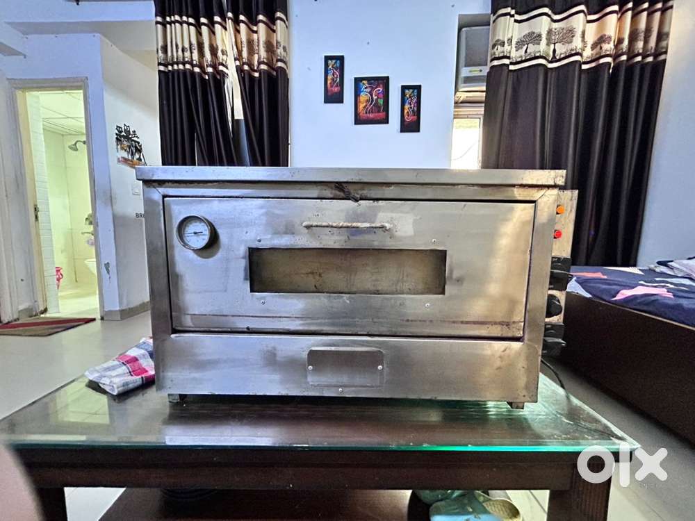 Pizza making oven machine