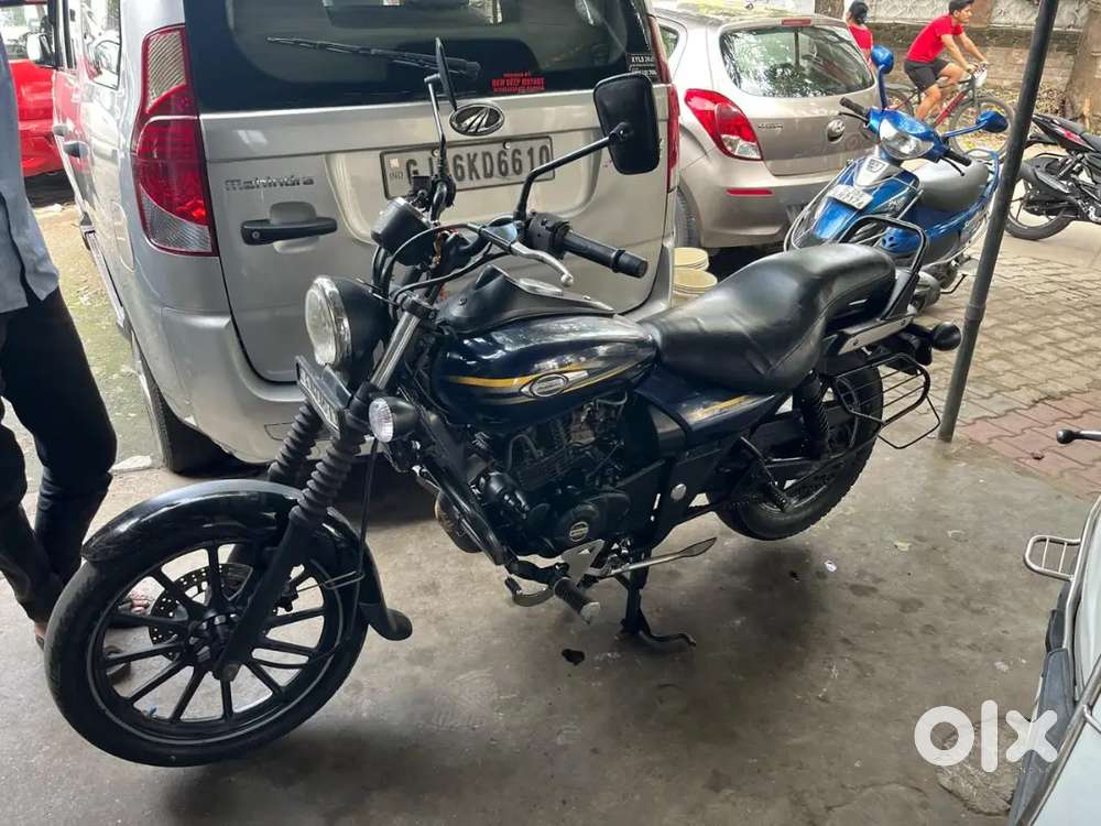 Bajaj avenger 150 street