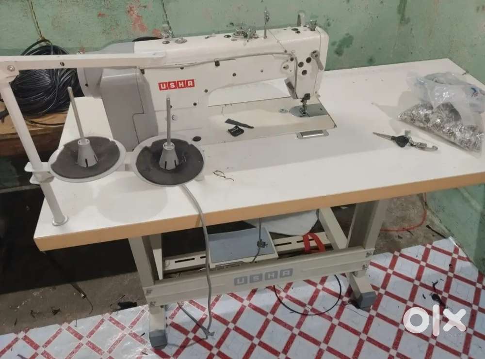 Single needle lock stitch machine only 6 month old