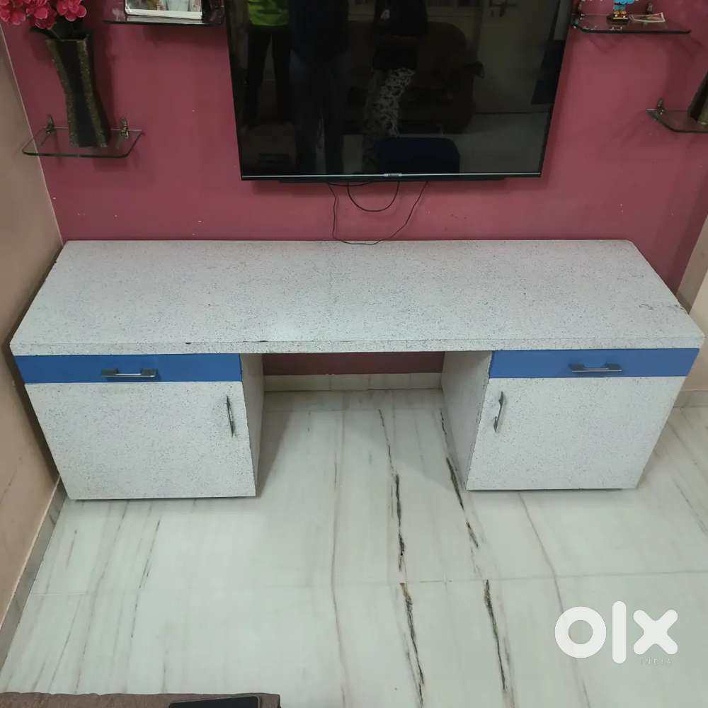 Computer Table, study table size 2 x 6.5 fit