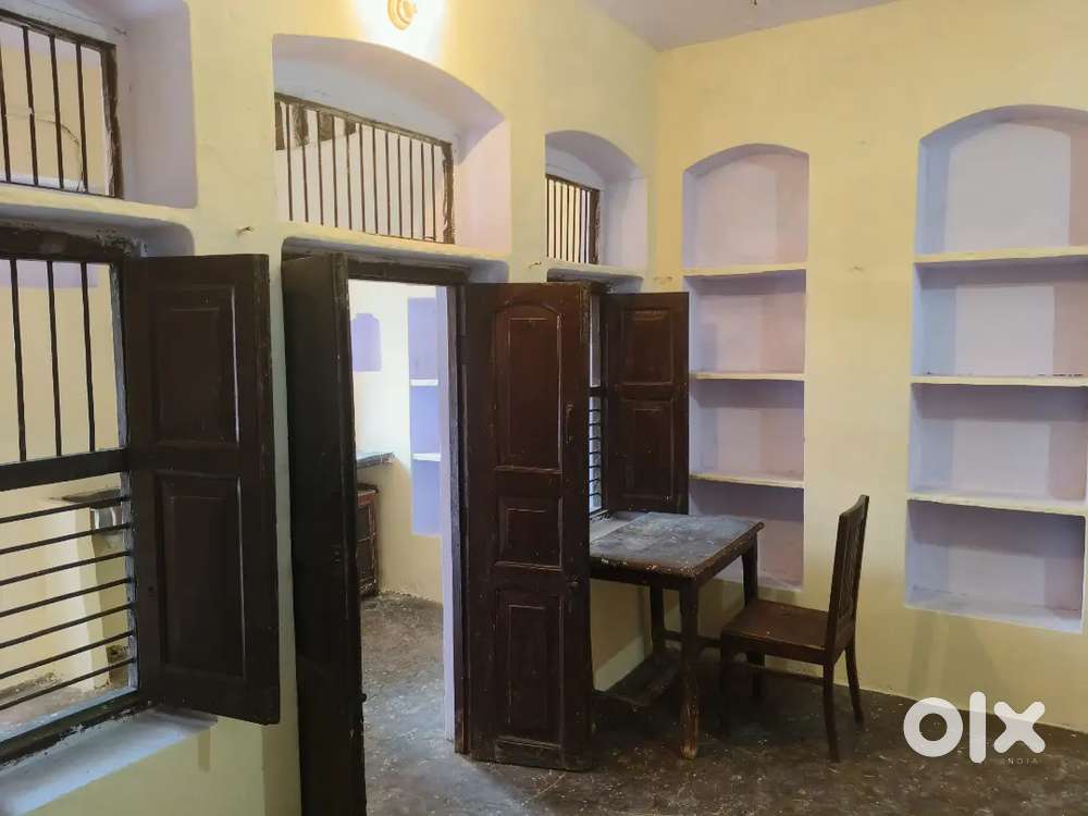 2 room set with kitchen only for students/