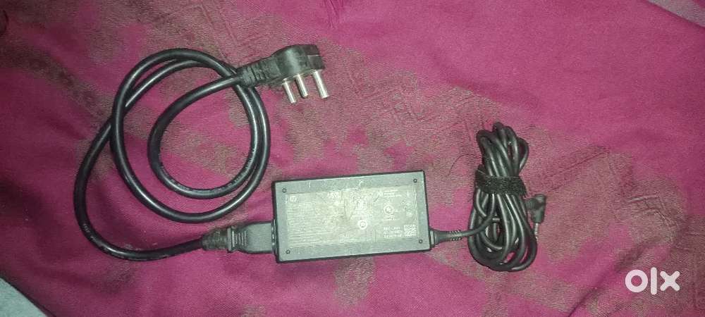 Hp laptop charger 5-7 month old hain New condition