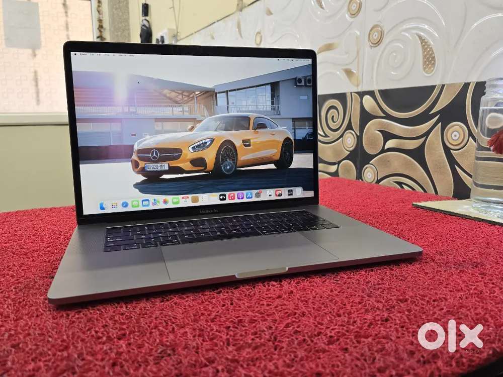 Apple Macbook Pro i9 16gb 512gb 5.5gb GRAPHICS 15inch Retina Touchbar