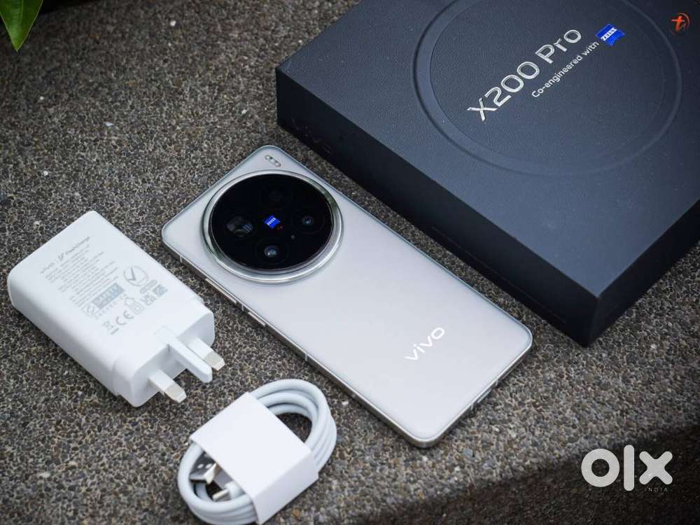 6 months old Vivo X200 pro with warranty