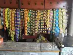 Canteen k liye ldka chahiye