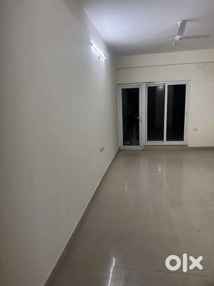 3bhk falt on main road 80 feet near ahluwalia mall
