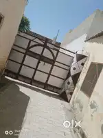 3 bedrooms,2bàthroóm,1storeroom,1car parkíñg,1kitchen,càttle shed.