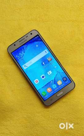 Samsung Galaxy J7 2016 With Charger And Cable