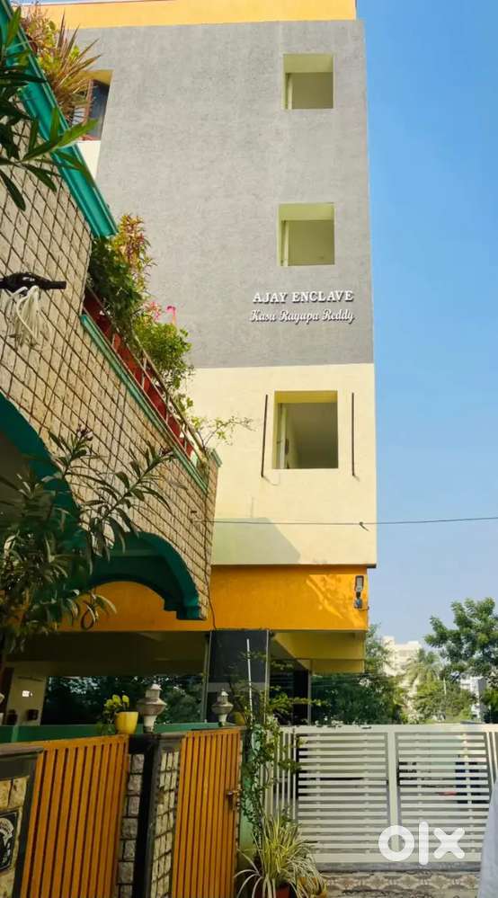 Building for rent with furniture